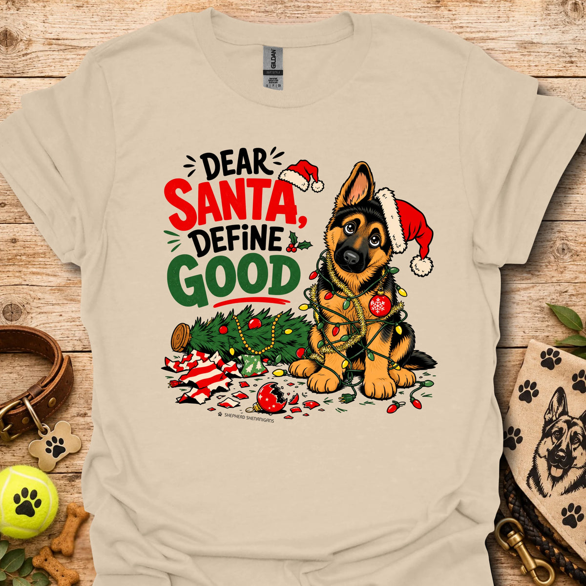Sand short-sleeve T-shirt with festive dog Santa graphic