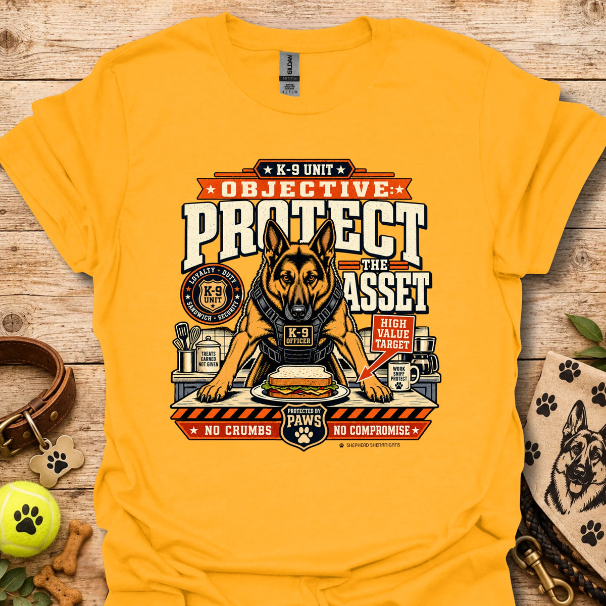 Gold crewneck T-shirt with large dog graphic front print