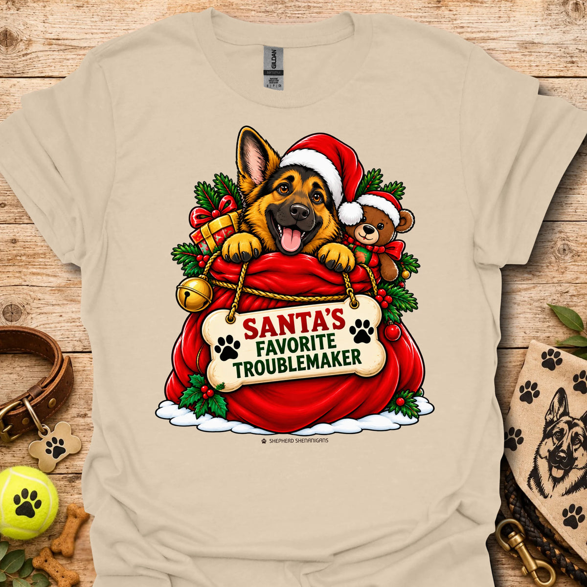 Christmas dog Santa hat graphic t-shirt in beige