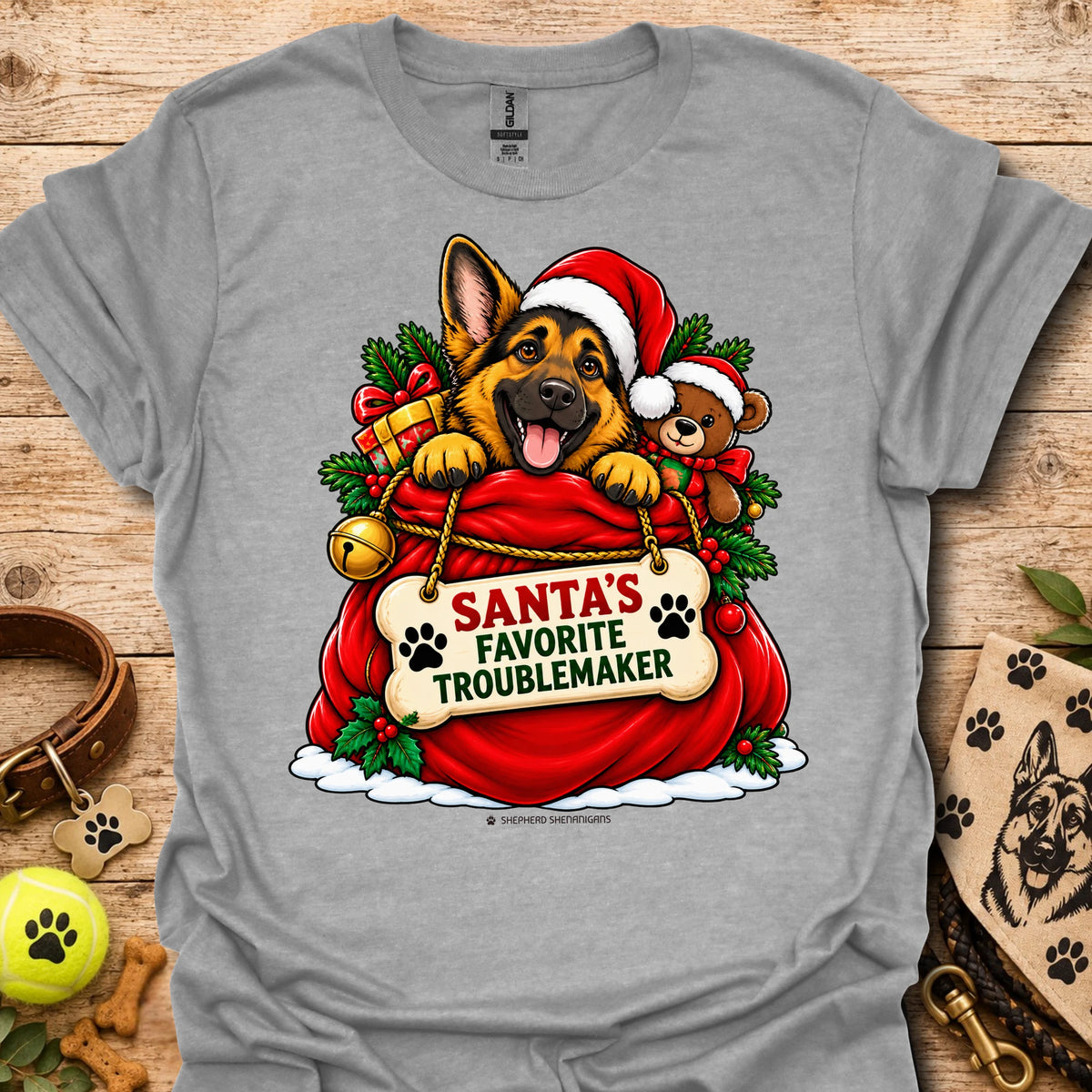 Christmas dog Santa hat graphic t-shirt in light gray